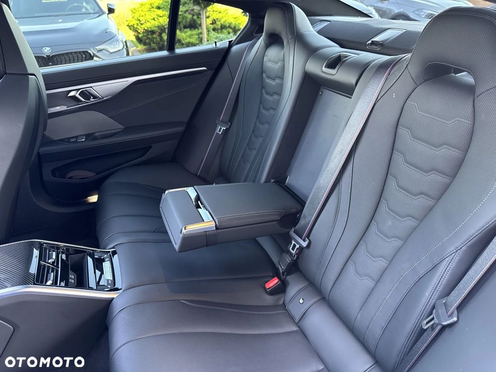 BMW Seria 8 - 18