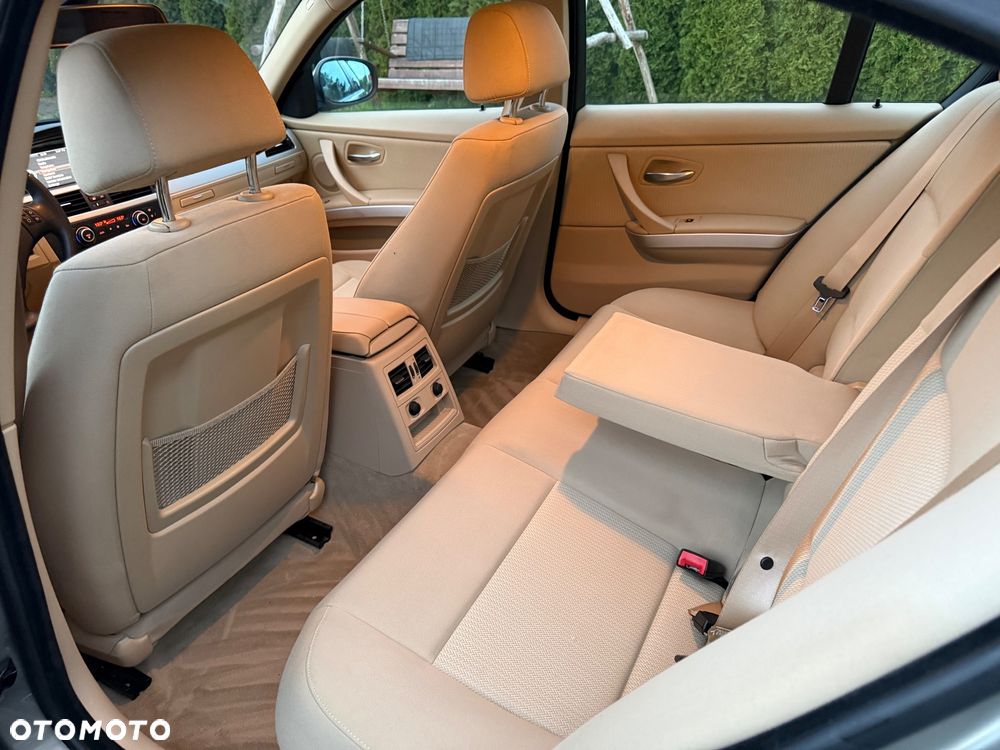 BMW Seria 3 320d - 23