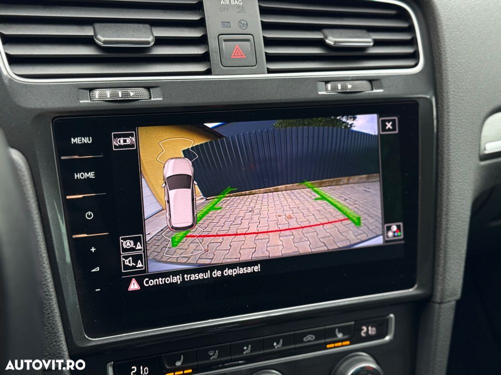 Volkswagen e-Golf - 34