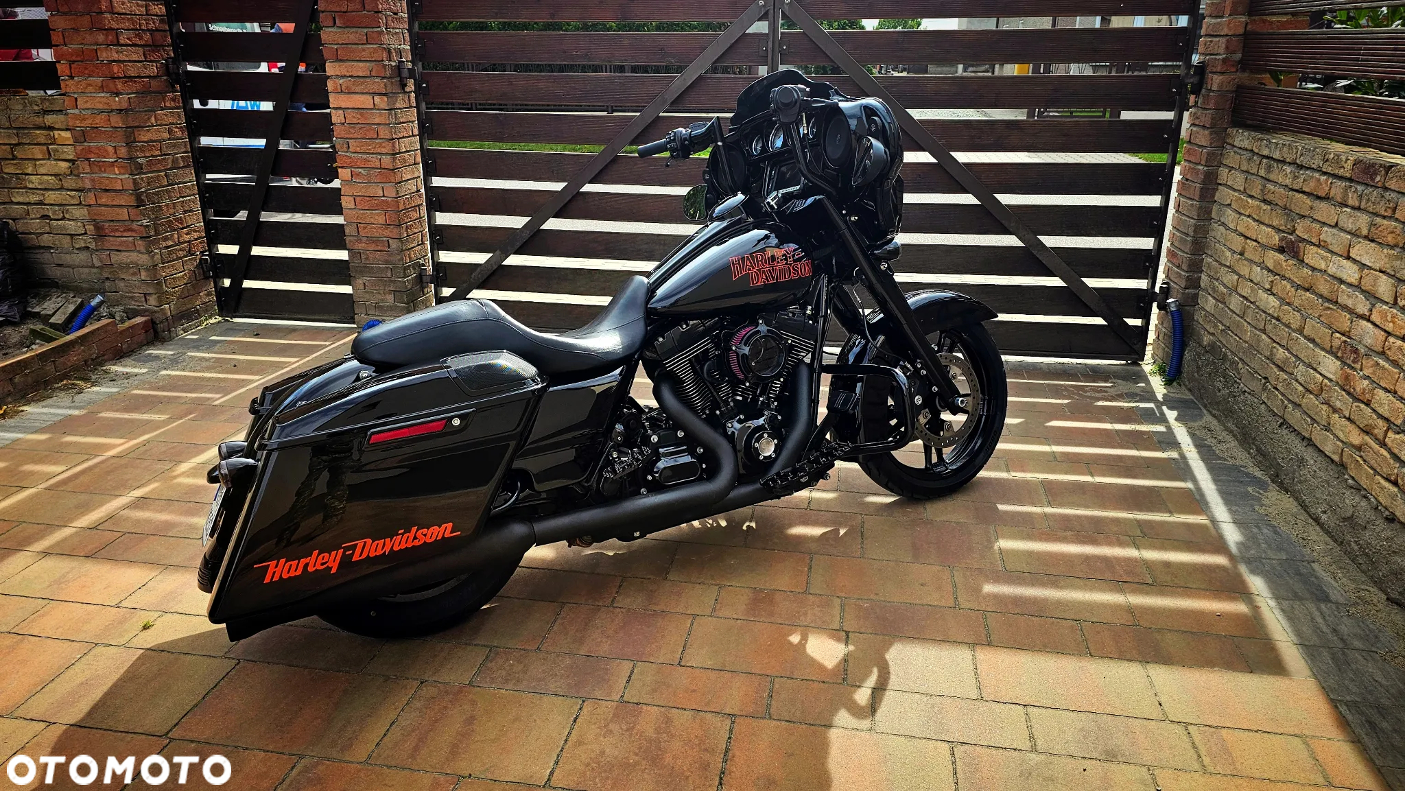 Harley-Davidson Touring Street Glide - 2