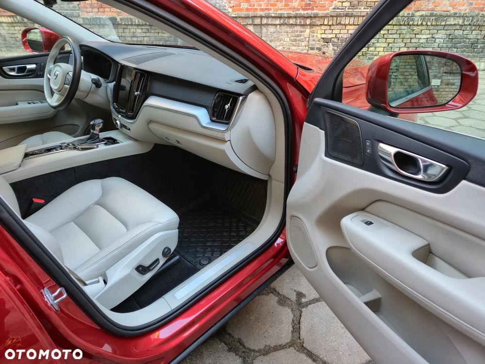 Volvo XC 60 T5 GPF AWD Momentum - 11