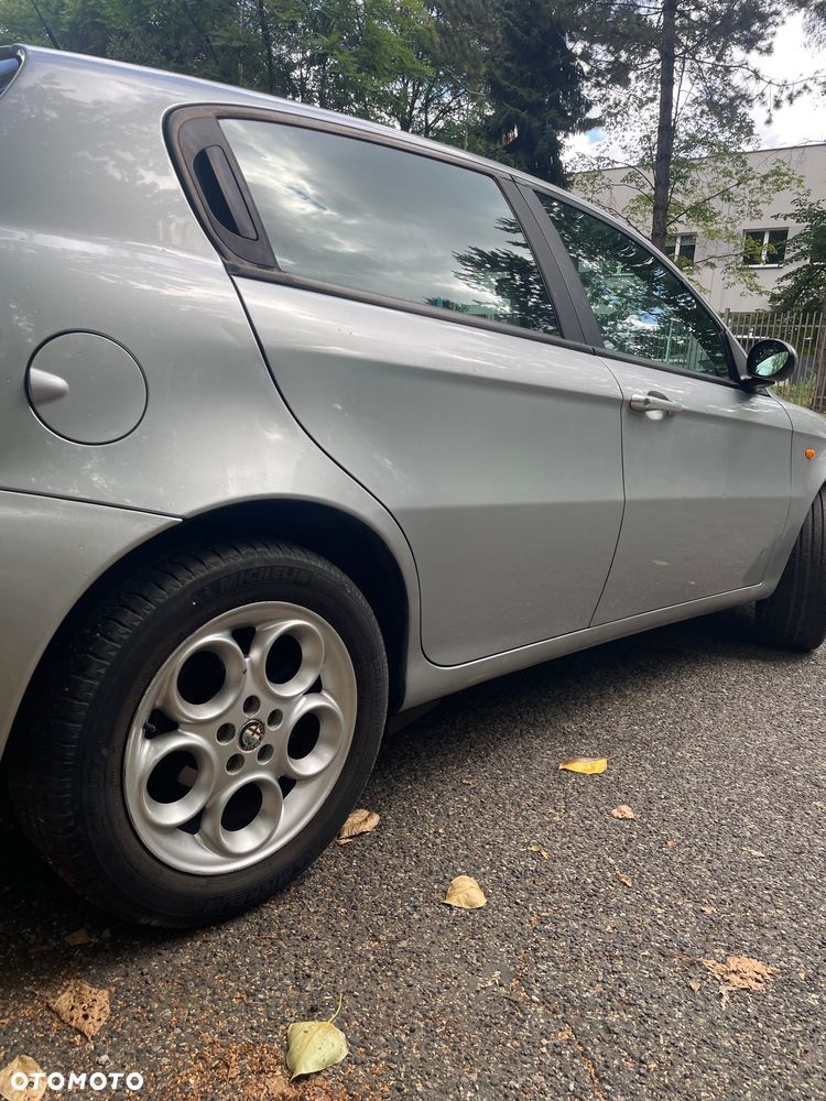 Alfa Romeo 147 1.9 JTD Distinctive - 8