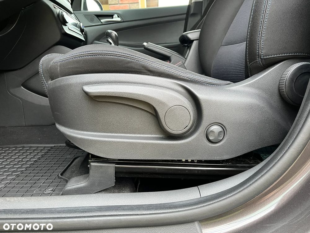 Hyundai Tucson blue 1.7 CRDi 2WD Intro Edition - 26