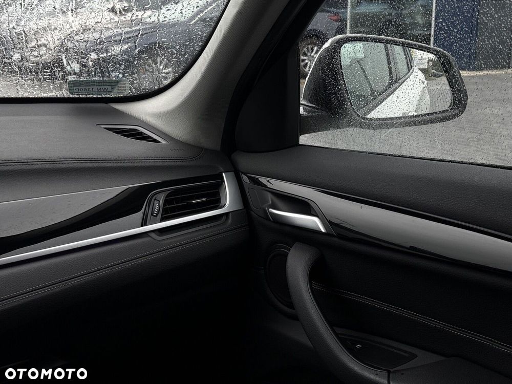 BMW X1 sDrive18i Sport Line - 11