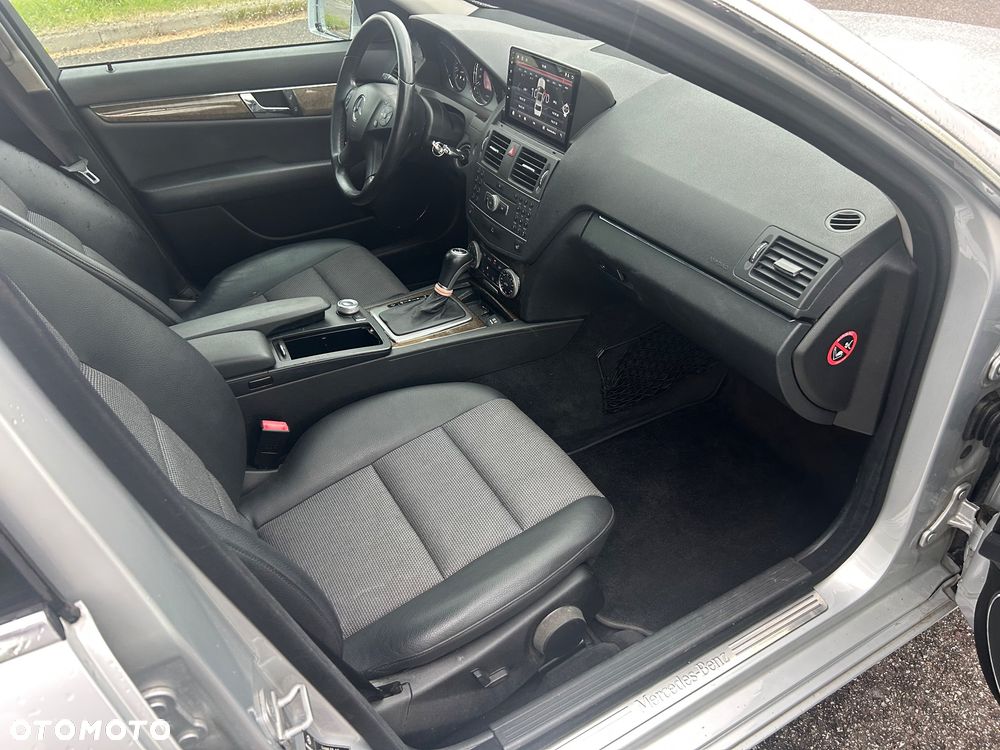 Mercedes-Benz Klasa C 220 CDI DPF Automatik BlueEFFICIENCY Avantgarde - 16