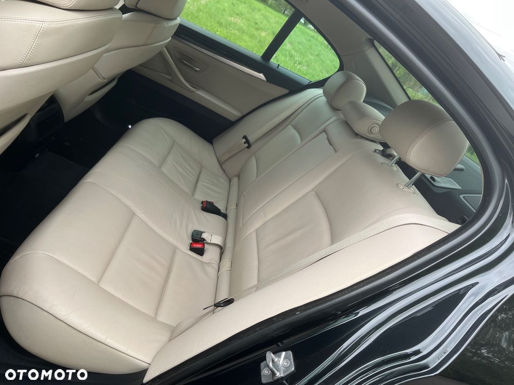 BMW Seria 5 525d - 15
