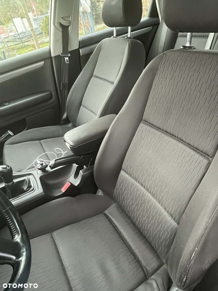 Audi A4 Limousine - 11