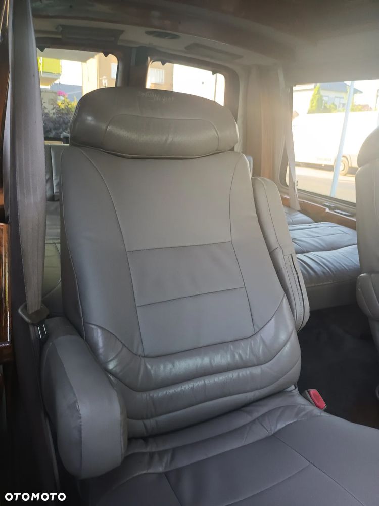 GMC Savana - 10