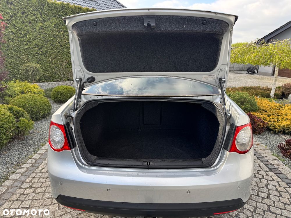 Volkswagen Jetta - 31
