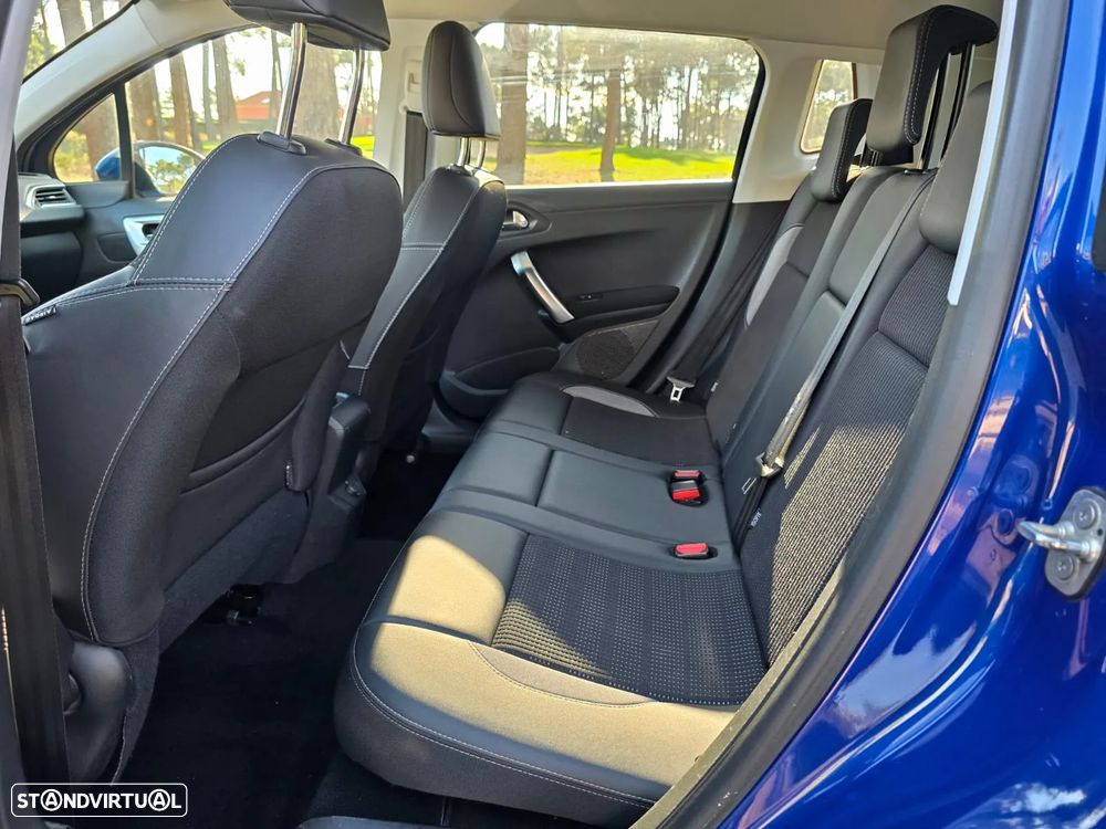 Peugeot 2008 1.2 PureTech Allure EAT6 - 14