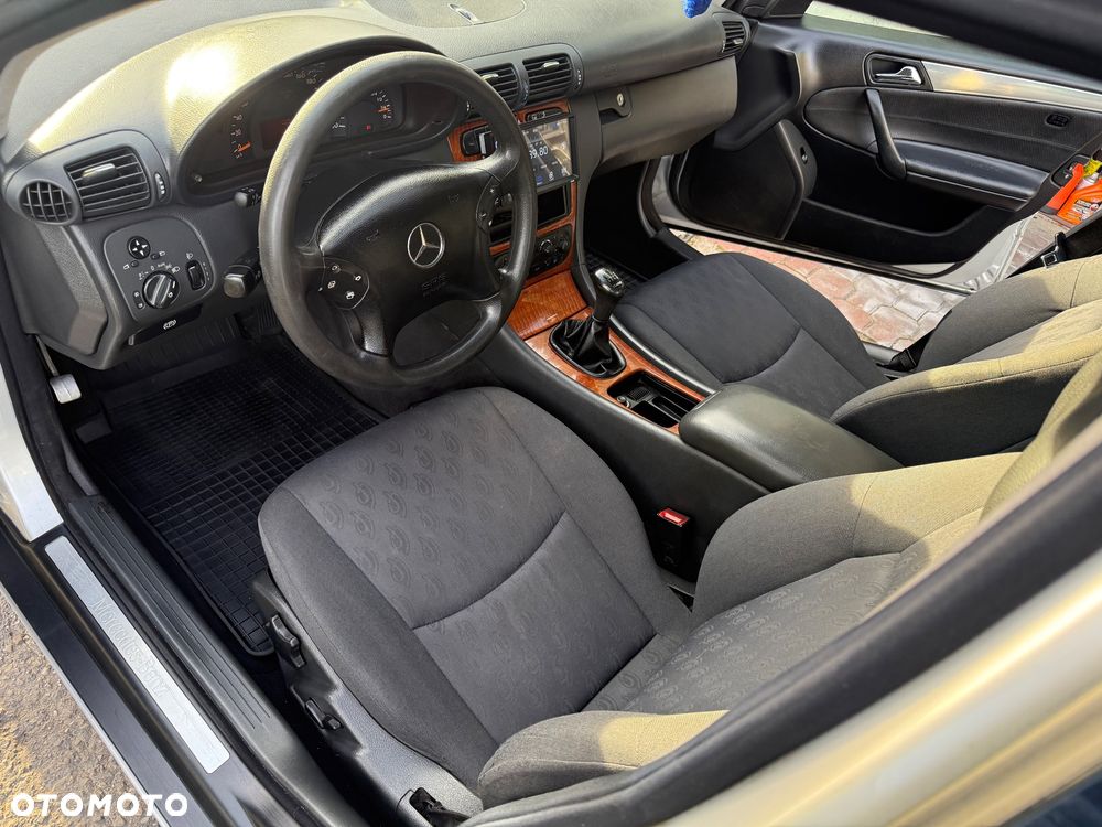 Mercedes-Benz Klasa C 180 Elegance - 19