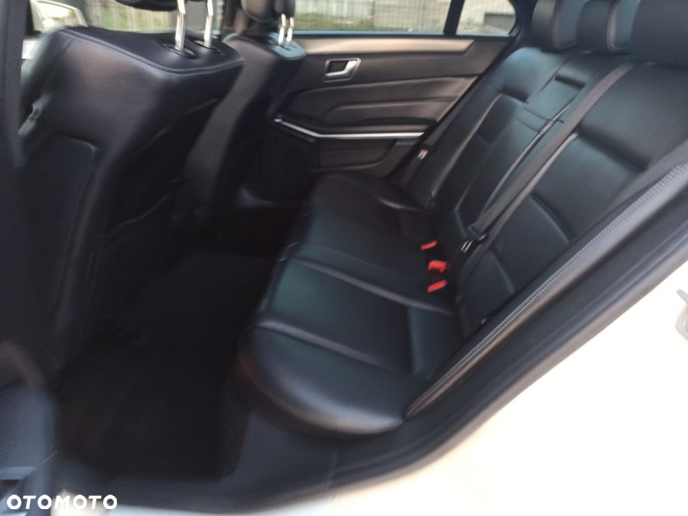 Mercedes-Benz Klasa E 220 BlueTEC 4Matic 7G-TRONIC - 31