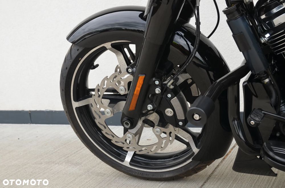 Harley-Davidson Touring Street Glide - 11