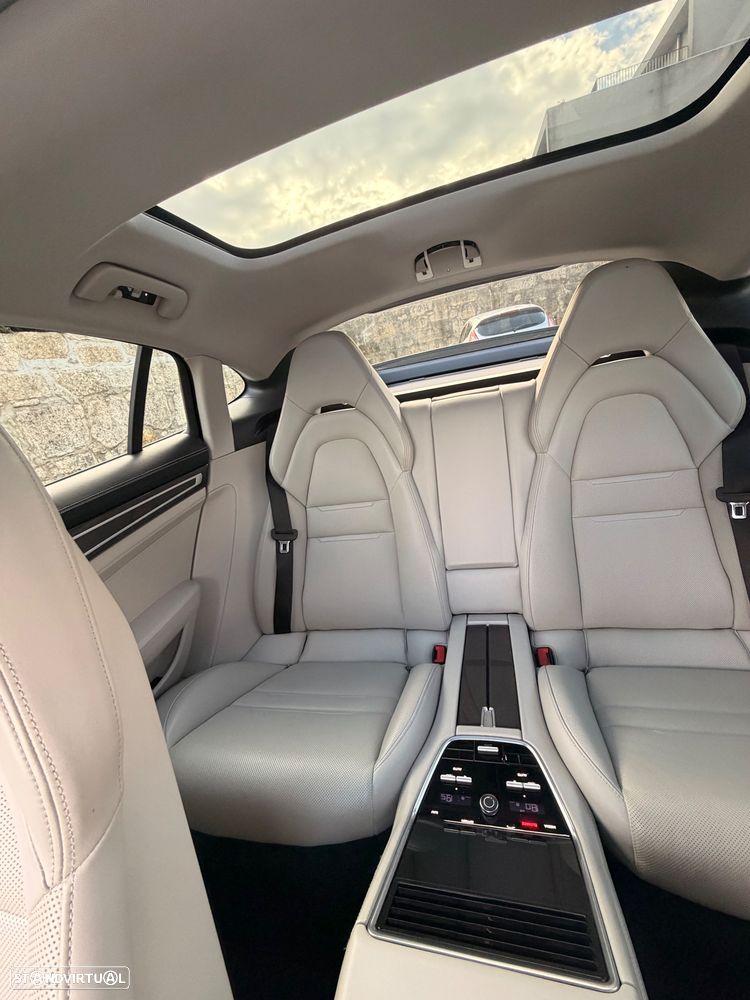 Porsche Panamera 4 E-Hybrid - 21