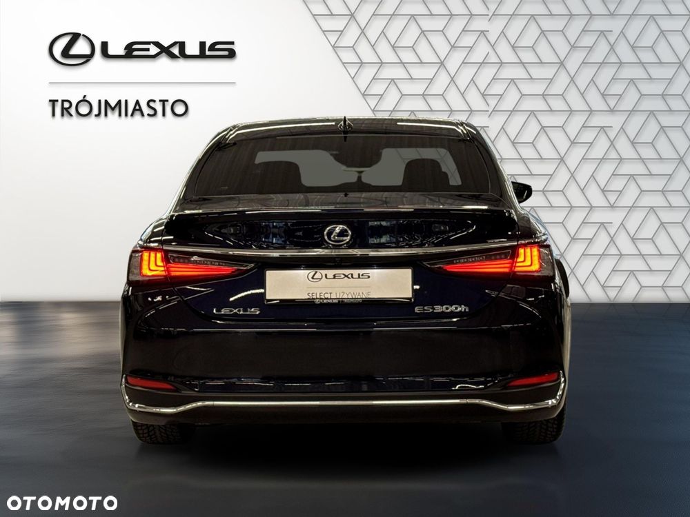 Lexus ES 300h Business Edition - 4