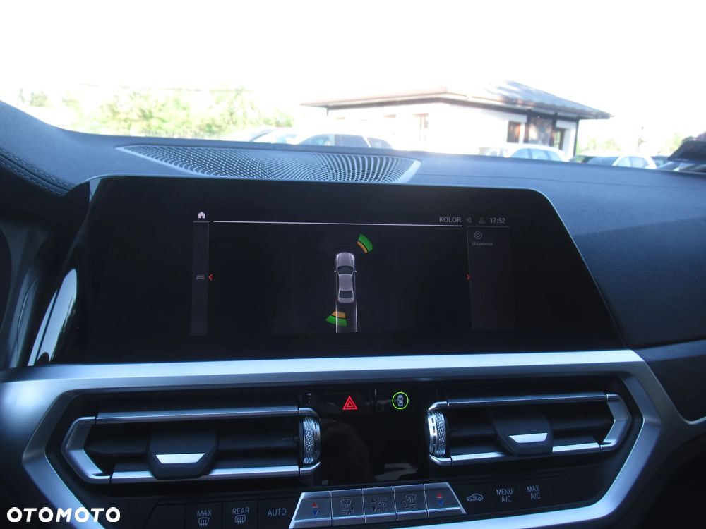 BMW Seria 3 320i Luxury Line - 32