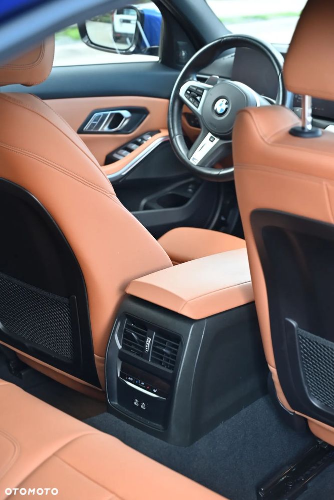 BMW Seria 3 330i M Sport - 9