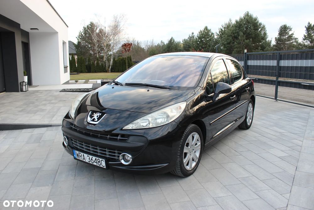 Peugeot 207 - 1