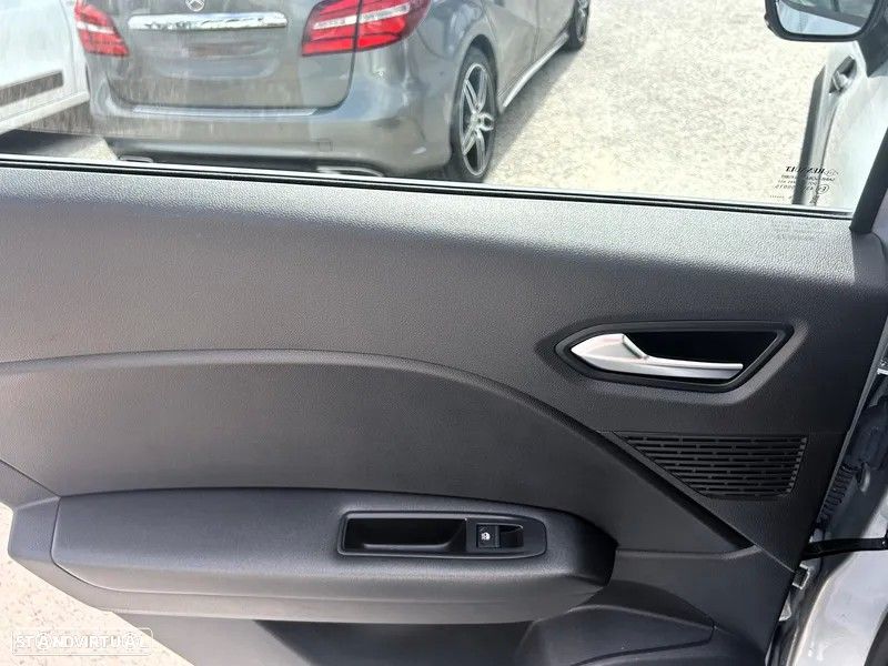 Renault Captur BLUE dCi 115 EDC BUSINESS EDITION - 23