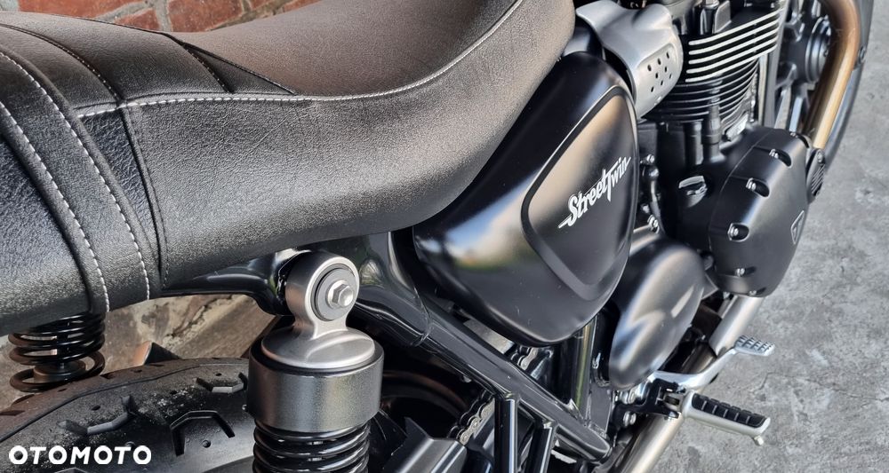 Triumph Street Twin - 3