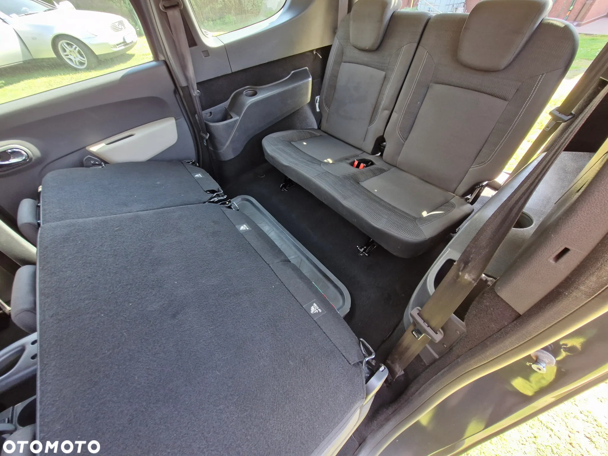 Dacia Lodgy 1.6 SCe Ambiance S&S - 25