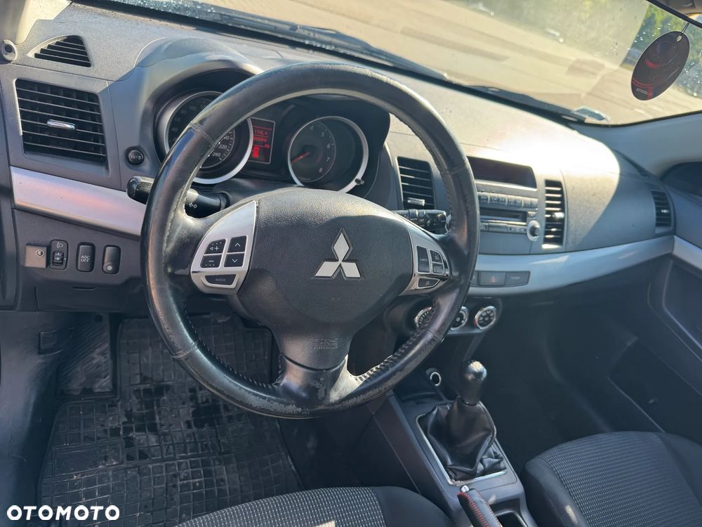 Mitsubishi Lancer 1.8 Invite - 9