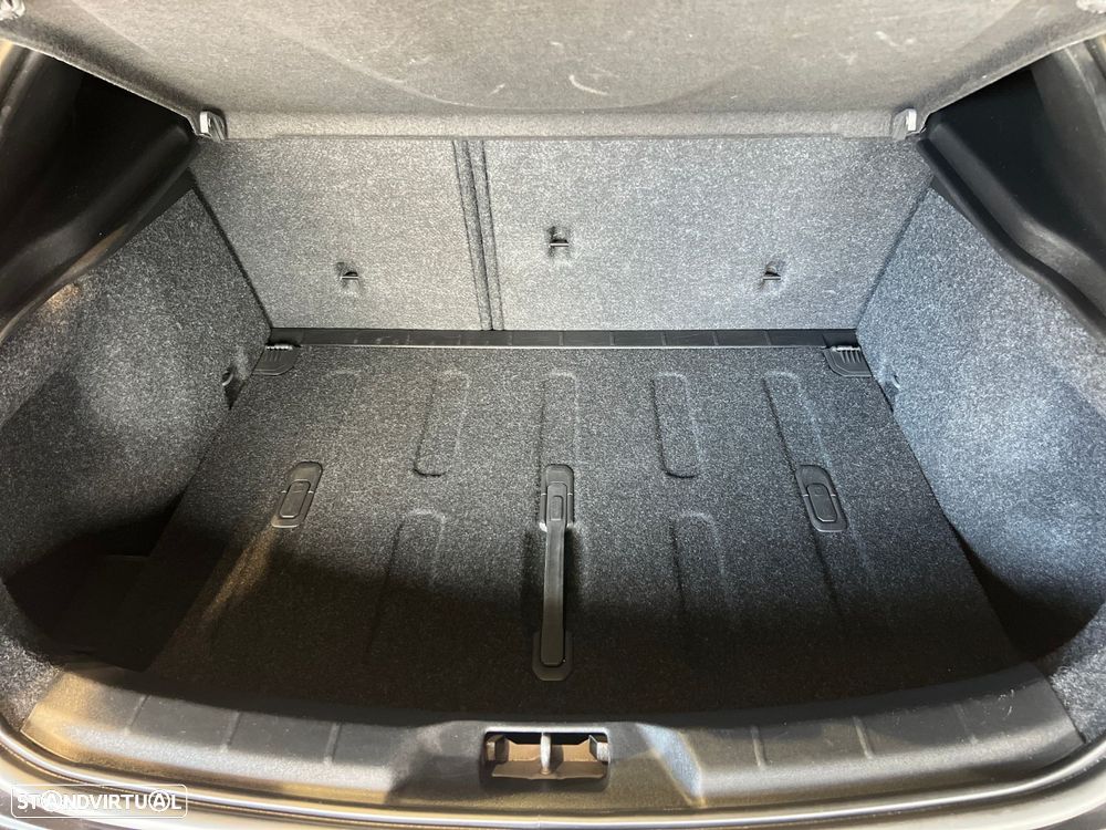 Volvo V40 Cross Country 2.0 D3 - 32