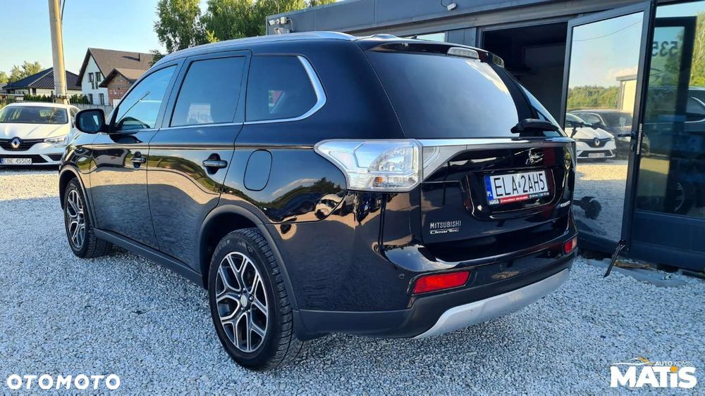 Mitsubishi Outlander - 2