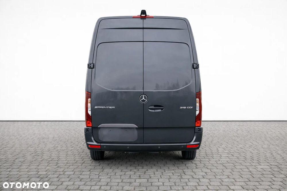 Mercedes-Benz Sprinter - 4