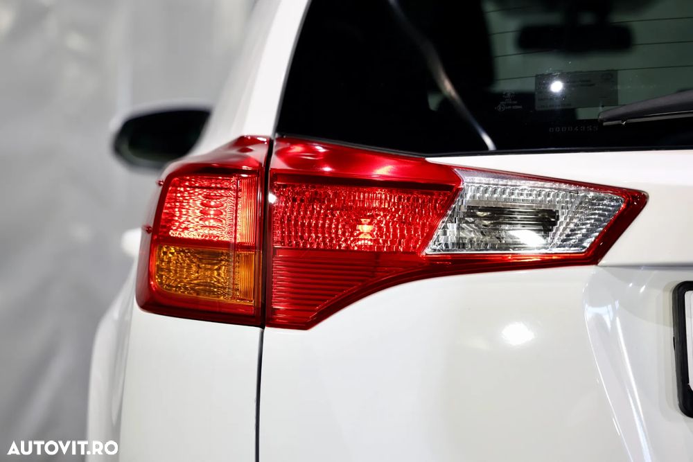 Toyota RAV4 2.0 D-4D 4x4 - 34