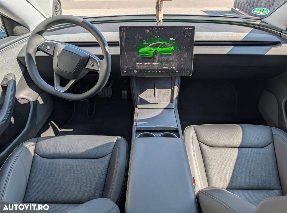 Tesla Model 3 - 7