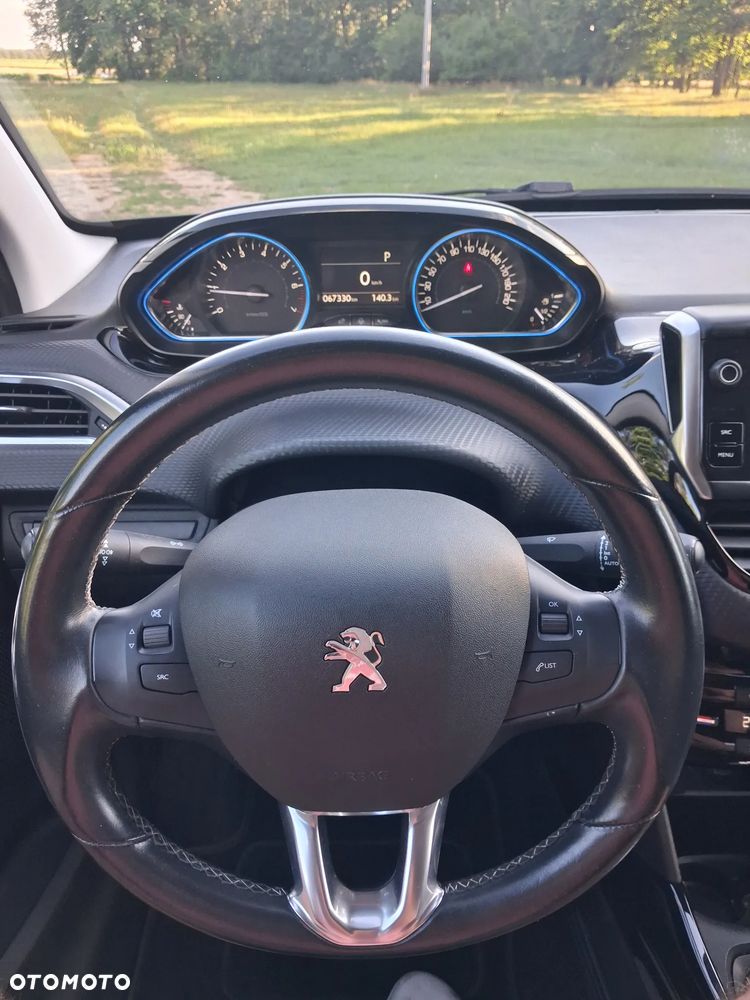 Peugeot 2008 1.2 Pure Tech Allure S&S EAT6 - 11