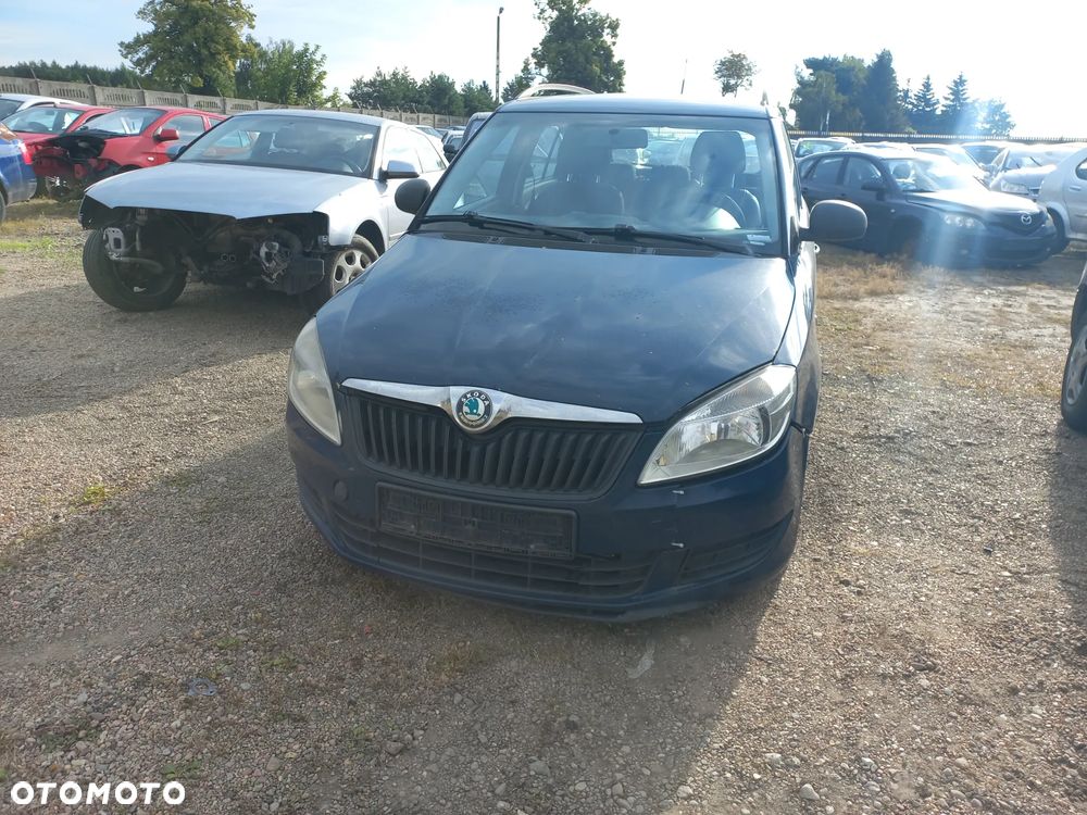 Skoda Fabia II kombi 1.6 TDI 11r LF5A lampa przednia prawa lewa europa - 1