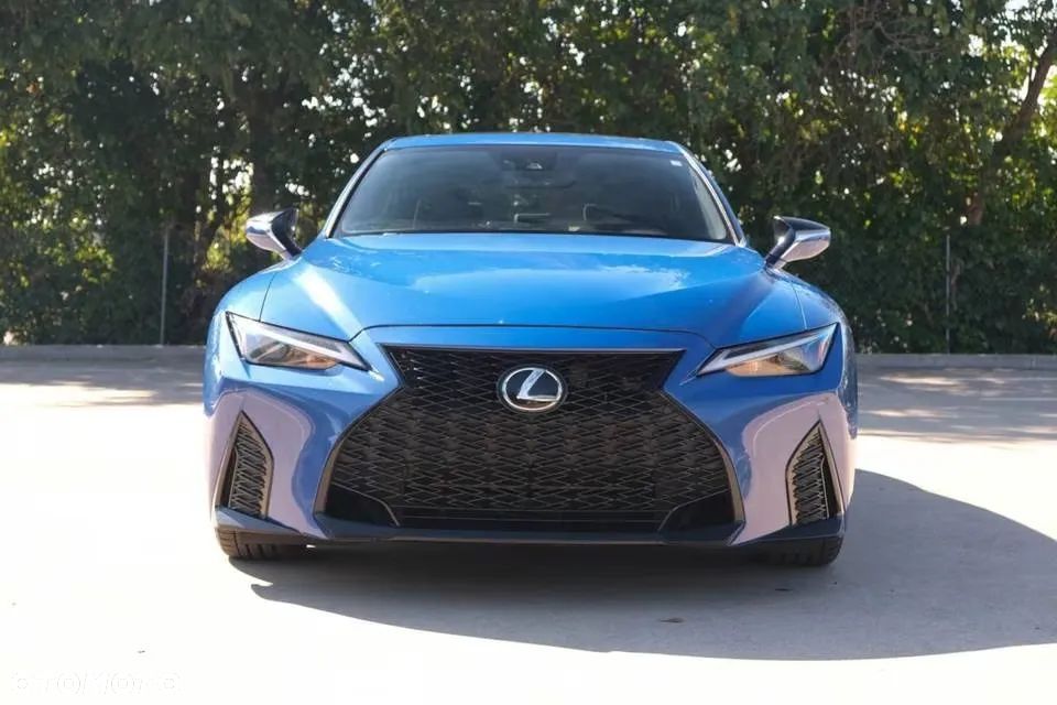 Lexus IS - 1