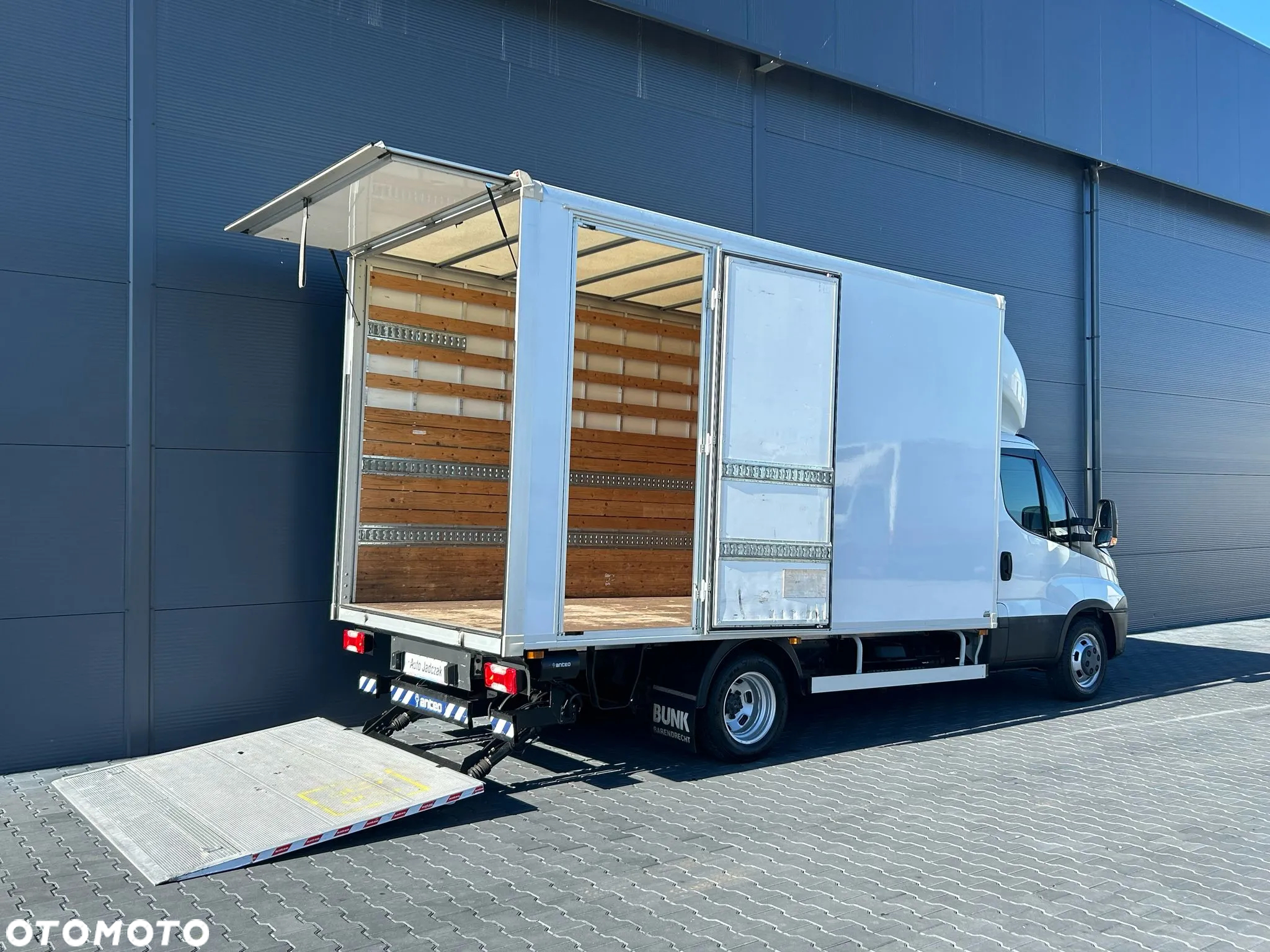 Iveco Daily 40C18 35C18 3.0 HPI Hi-Matic Kontener 8 palet + winda 800kg **Climatronic**Kamera**Sprowadzony**2019R** - 5