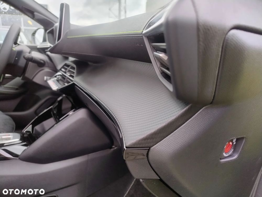 Peugeot 208 - 40