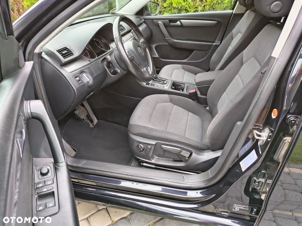 Volkswagen Passat 2.0 TDI DSG BlueMotion Technology Comfortline - 16