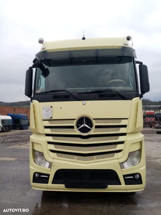Dezmembram camion Mercedes-Benz ACTROS MP4 - 3
