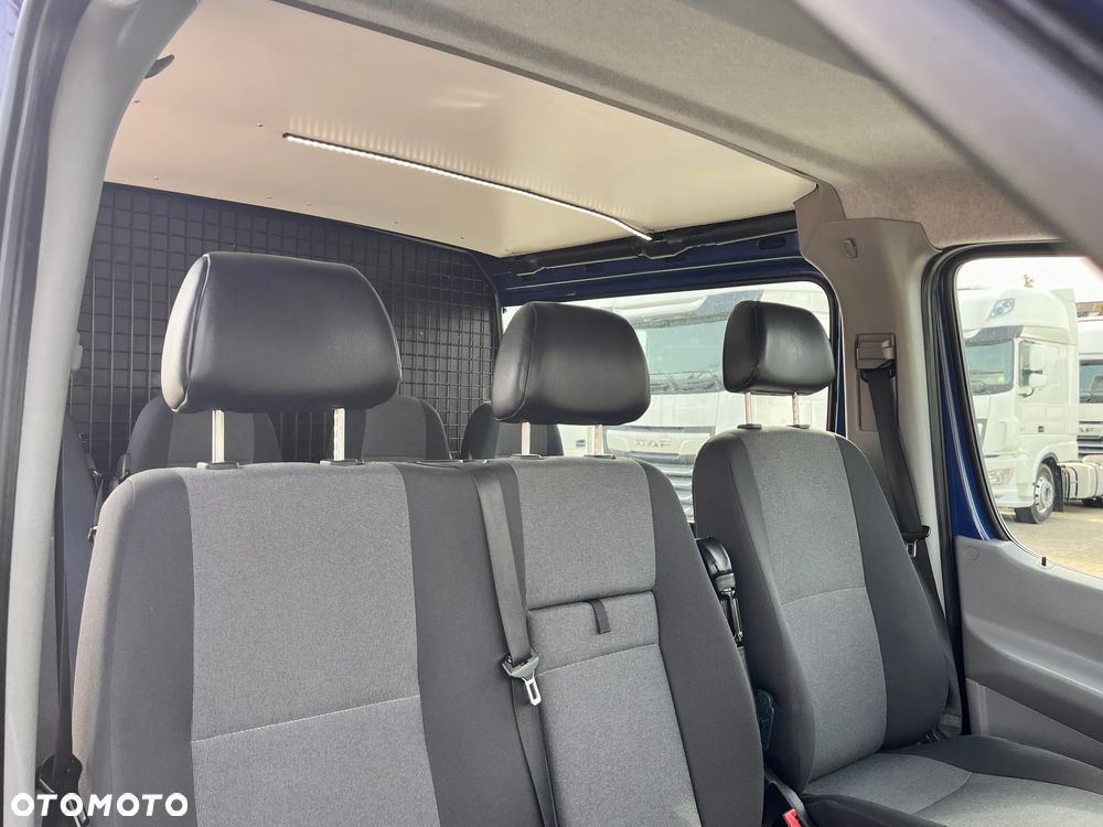 Volkswagen CRAFTER 7 OSÓB / SALON POLSKA / BEZWYPADKOWY / PIERWSZY WŁAŚCICIEL / 2.0 140KM ! ! - 21