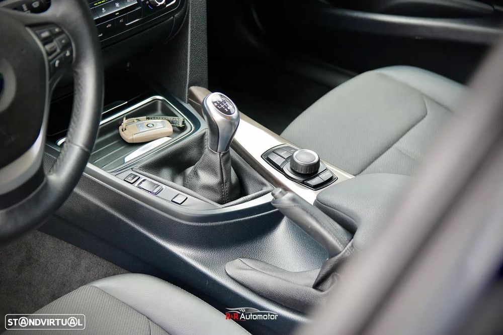 BMW 320 d EfficientDynamics Line Modern — fotografia 23