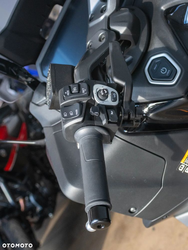 Yamaha Tmax - 5