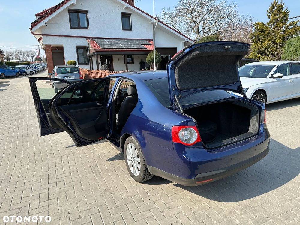 Volkswagen Jetta - 22