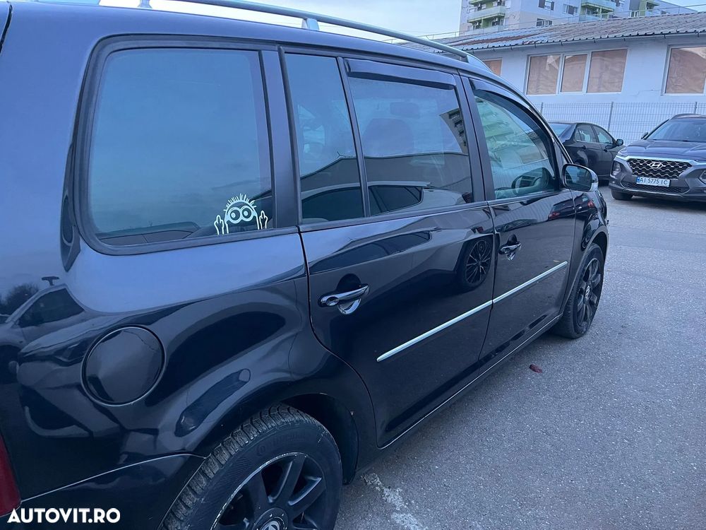 Volkswagen Touran 2.0 TDI DPF Highline DSG - 9