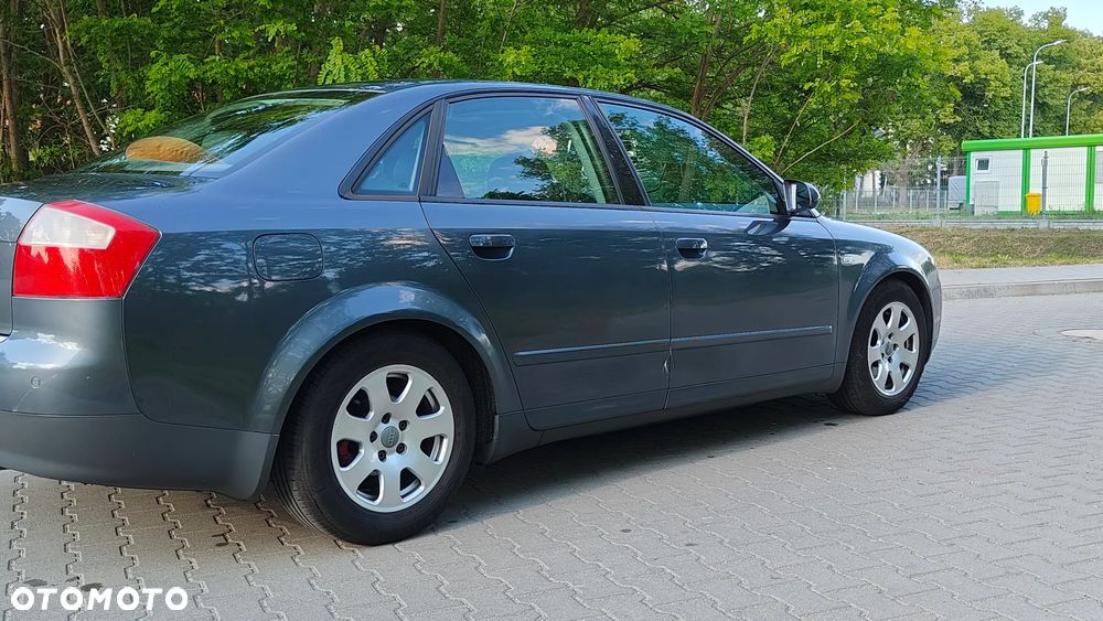 Audi A4 Limousine - 5
