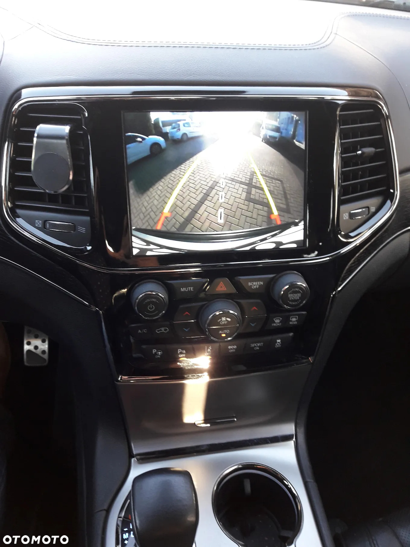 Jeep Grand Cherokee 5.7 V8 HEMI Overland Summit - 25