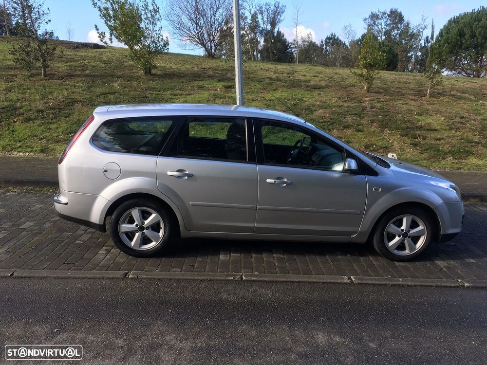 Ford Focus SW 1.6 TDCi Connec. - 11
