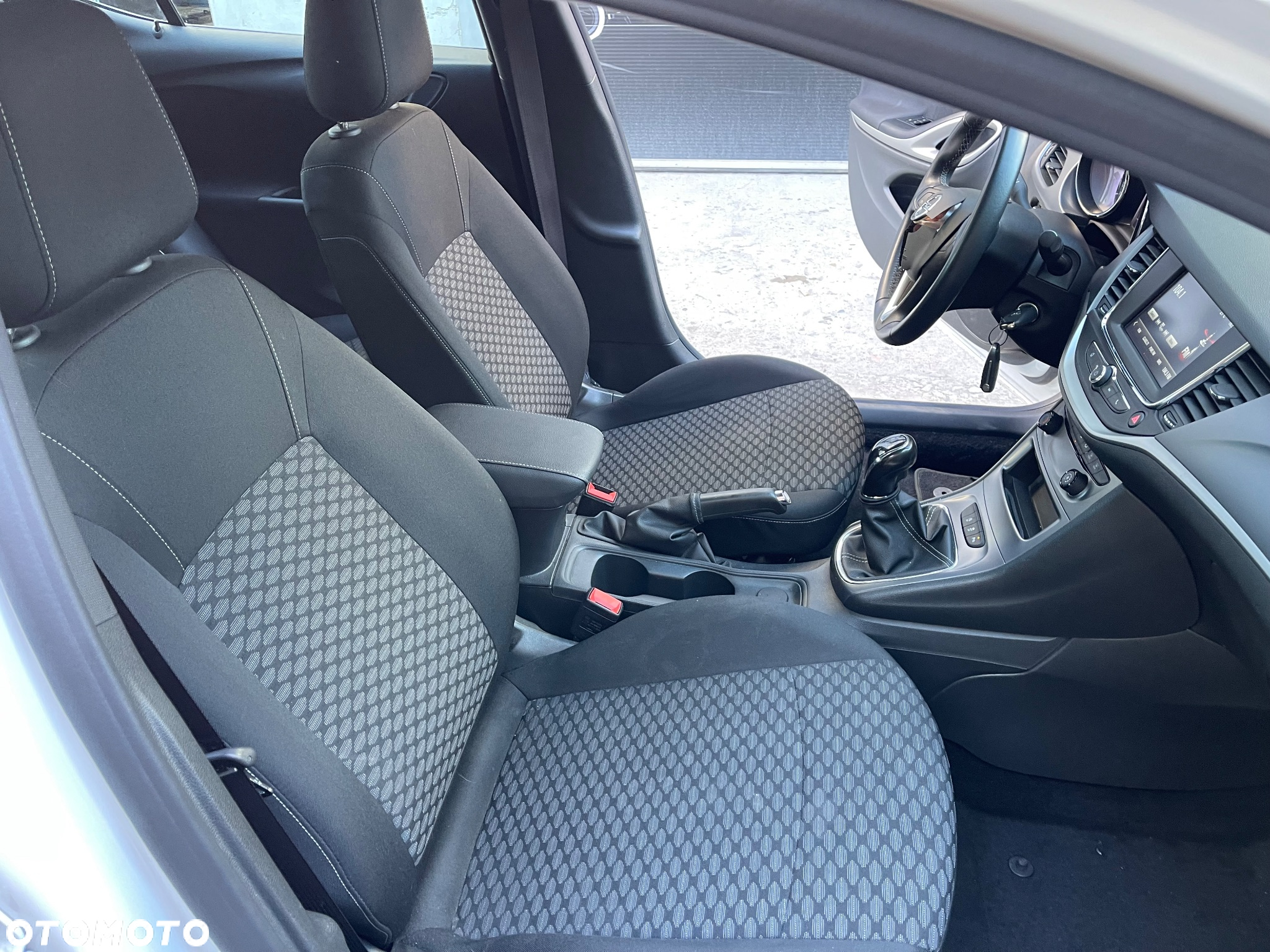 Opel Astra 1.5 D Start/Stop Business Edition - 28