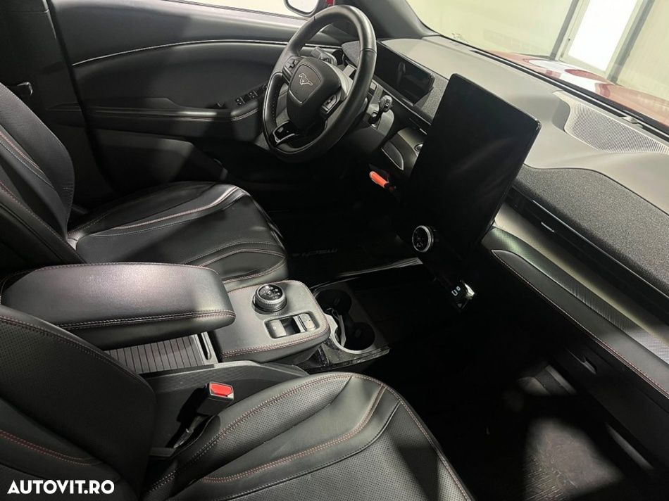 Ford Mustang Mach-E AWD PREMIUM - 9