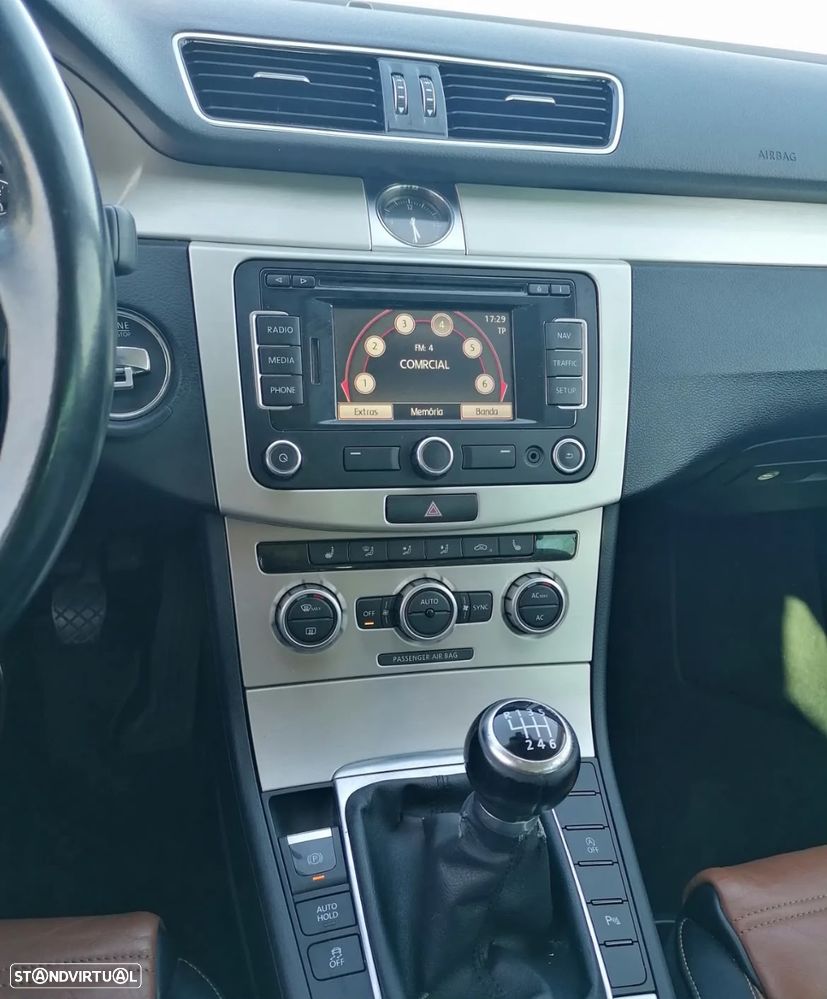 VW Passat 1.6 TDI DPF BlueMotion Comfortline - 4