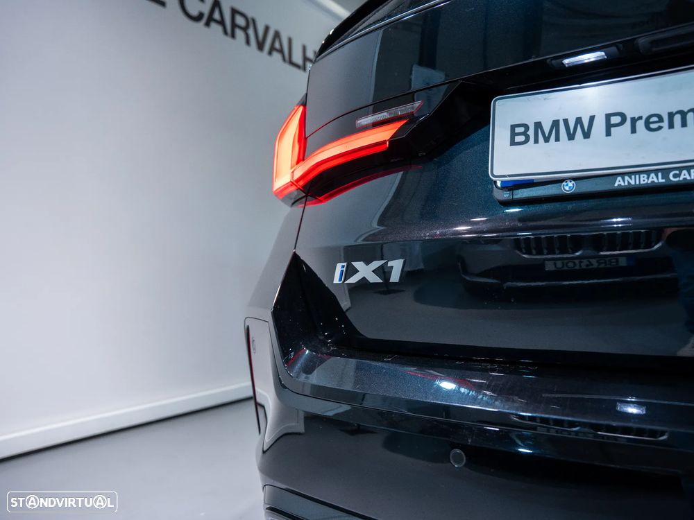 BMW iX1 eDrive20 Pack Desportivo M - 27